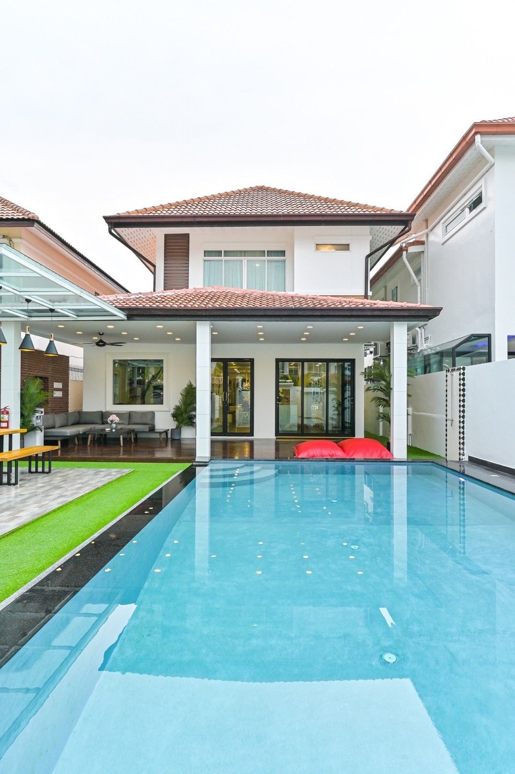 Exquisite pool villa garden